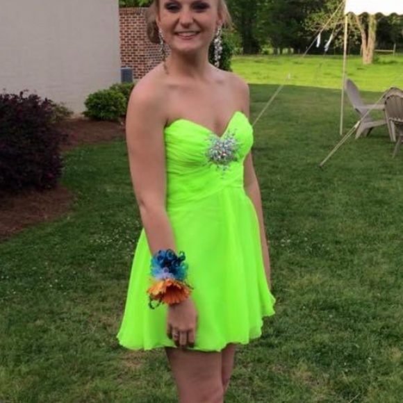 ALYCE Lime Green Formal Dress - Picture 6 of 6